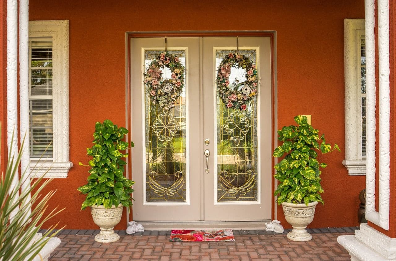 Door Installation and Replacement: Telltale Signs You Need a New Front Door and How to Manage It